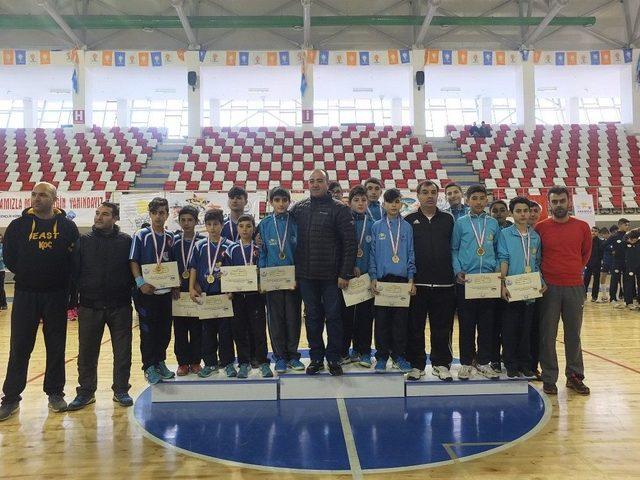 Ağrı&rsquo;da Analig Badminton Grup M&uuml;sabakaları Sona Erdi 1