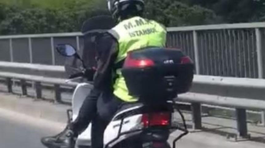 (&ouml;zel) Bacak Bacak &Uuml;st&uuml;ne Atan Motosiklet S&uuml;r&uuml;c&uuml;s&uuml;n&uuml;n Adeta Bir Kahvesi Eksik