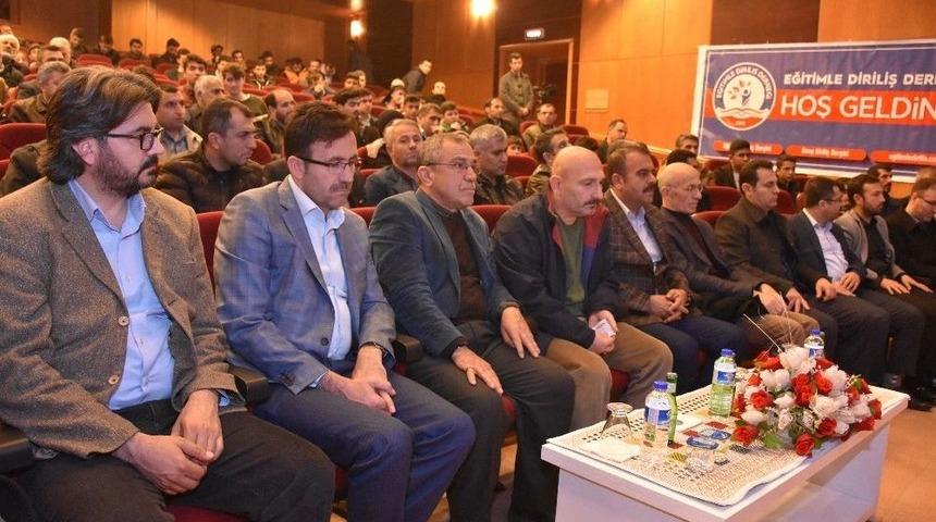 Kahta&rsquo;da &lsquo;kendini Yetiştirmek&rsquo; Konulu Konferansa Yoğun İlgi