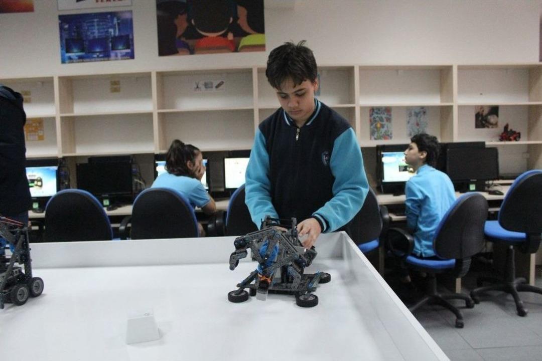 Vali H&uuml;seyin Aksoy, Dumlupınar Ortaokulu Robotik At&ouml;lye A&ccedil;ılışına Katıldı