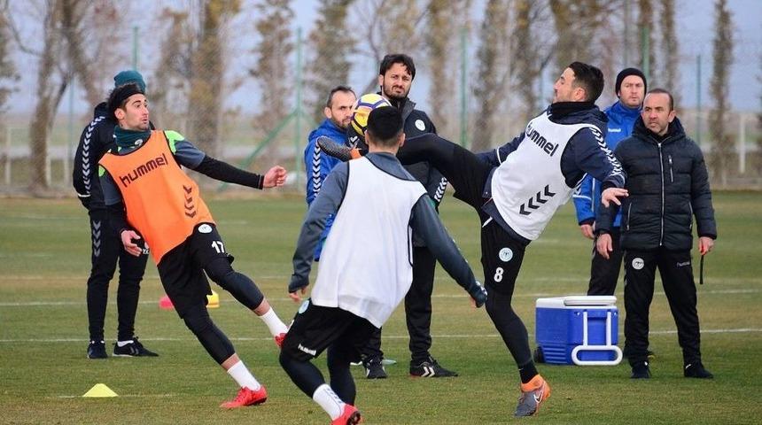 Mehmet &Ouml;zdilek: &ldquo;cesareti Olmayan Esareti Sahiplenir&rdquo;