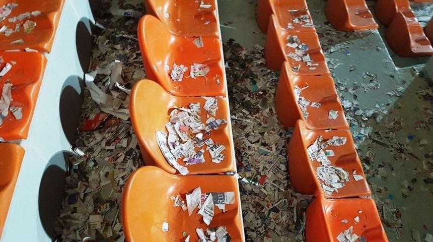 İzmit Belediyesi, Cephanelik Stadı&rsquo;na Zarar Veren Taraftarlara Tepki G&ouml;sterdi