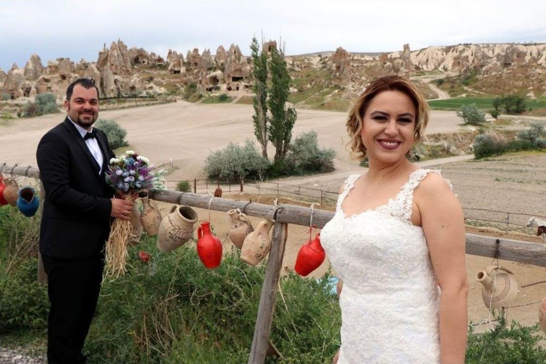Gelin, Damat Fotoğrafları İ&ccedil;in Kapadokya&rsquo;ya Akın Ediyorlar