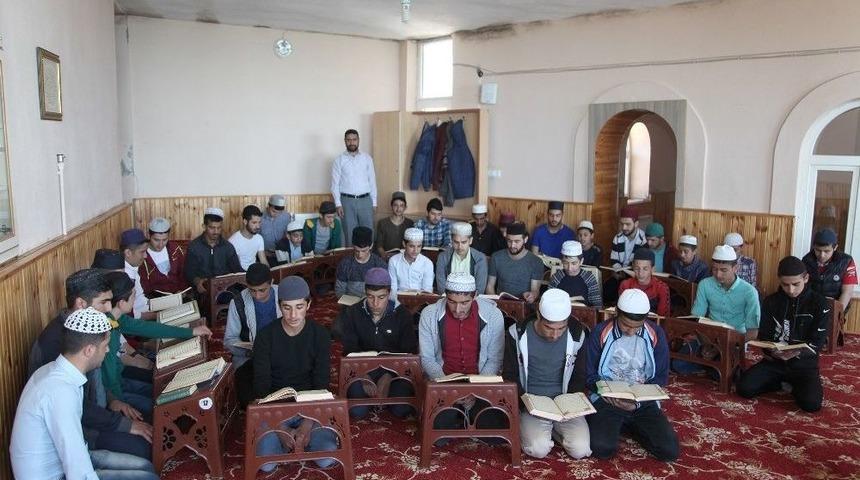 Hafızlar Ramazan&rsquo;a Hazırlanıyor