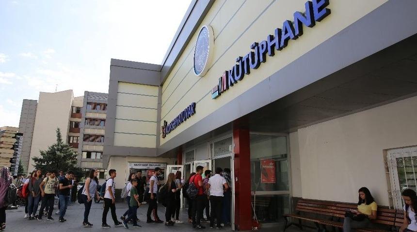 B&uuml;y&uuml;kşehir&rsquo;in K&uuml;t&uuml;phanelerini 6 Ayda 1 Milyon Kişi Ziyaret Etti
