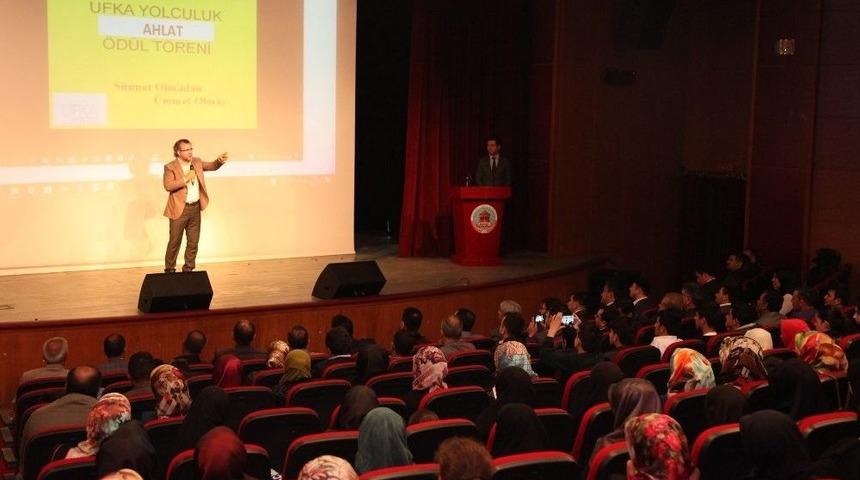 Ahlat&rsquo;ta &ldquo;bilin&ccedil;li Aile, Duyarlı Gen&ccedil;lik&rdquo; Konferansı