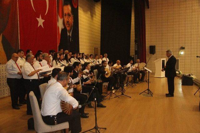 Türk Sanat Müziği Konseri Ayakta Alkışlandı