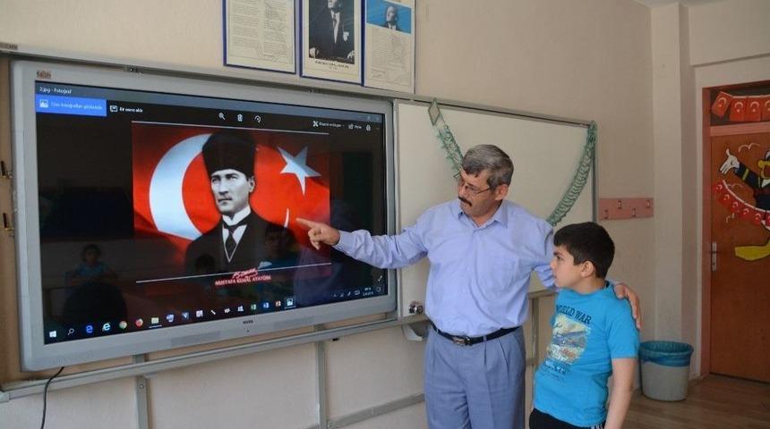 İlkokulu Okuduğu Okuldan Emekli Oldu