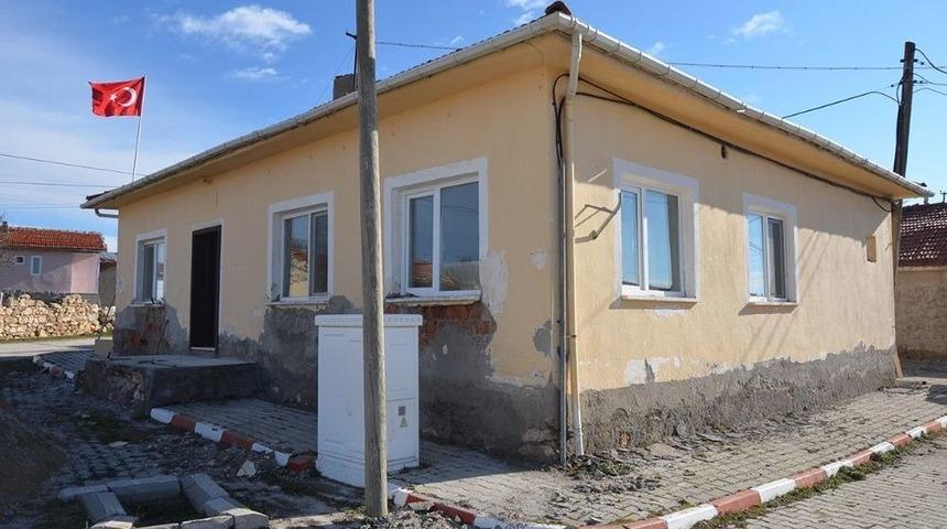 Seyitgazi Belediyesi Ekipleri G&uuml;m&uuml;şbel Mahallesinde