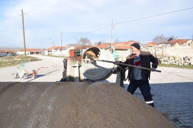 Seyitgazi Belediyesi Ekipleri Gümüşbel Mahallesinde