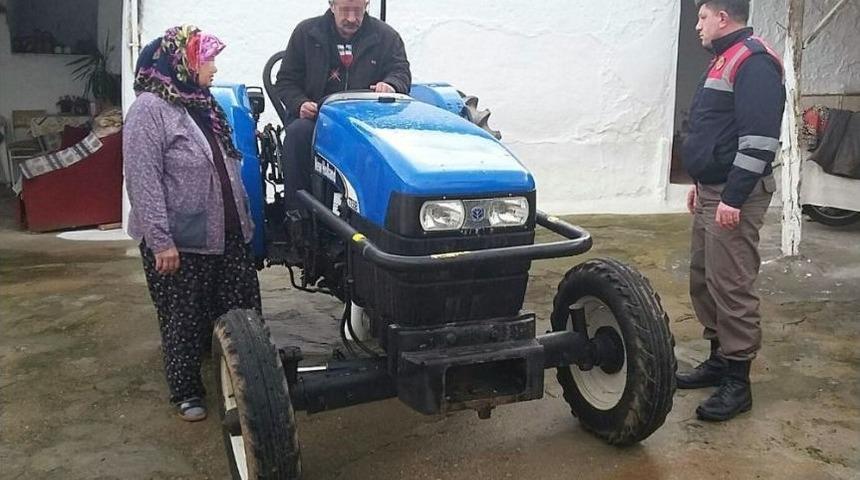 &Ccedil;alınan Trakt&ouml;rlerini Bulan Jandarmaya Sarıldı