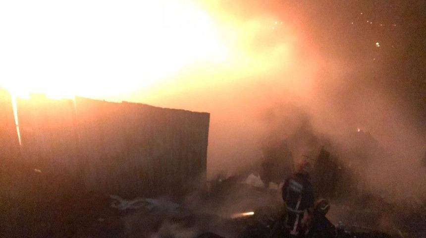 Kau&ccedil;uk Fabrikasında &Ccedil;ıkan Yangın S&ouml;nd&uuml;r&uuml;ld&uuml;