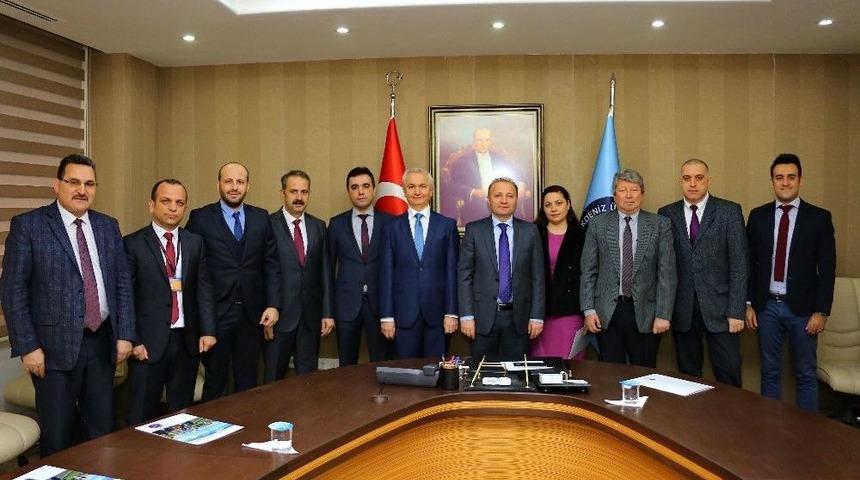 Rekt&ouml;r &Uuml;nal&rsquo;dan T&uuml;bitak Proje Desteği Alan &Ouml;ğretim &Uuml;yelerine Teşekk&uuml;r