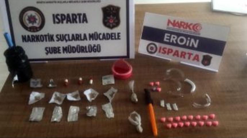 Isparta&rsquo;da &rsquo;sokak Satıcısı Operasyonu&rsquo;na 3 G&ouml;zaltı