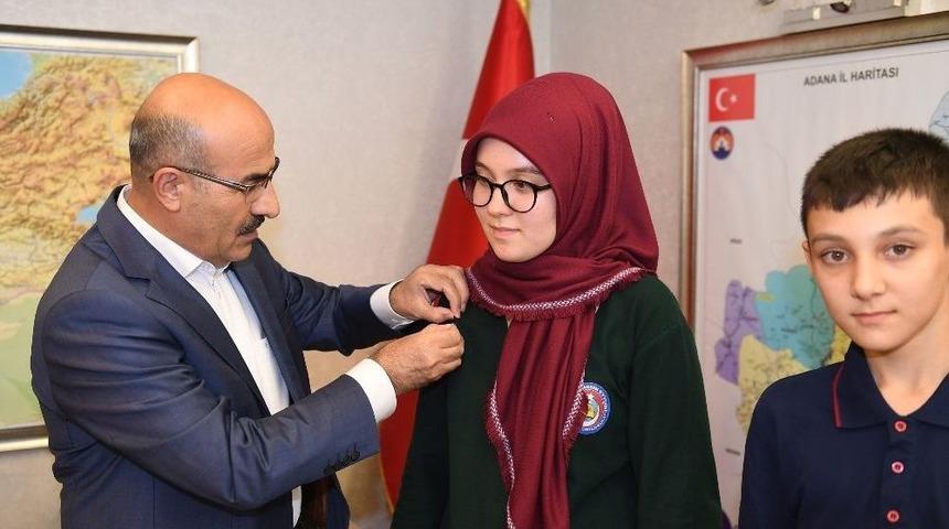 Vali Demirtaş, Lgs Birincisi Azra Kargı&rsquo;ya Altın Taktı