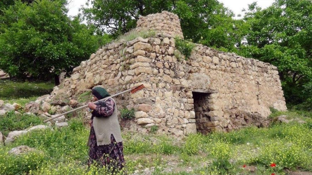 Gerc&uuml;ş&rsquo;te Tarihi Değirmenler Kaderine Terk Edildi