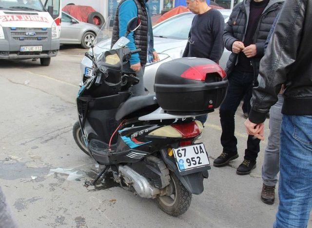 Otomobile Çarpan Motoskilet Sürücüsü Yaralandı