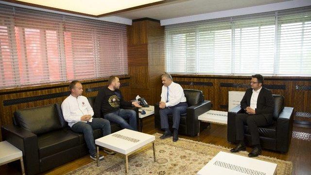 Ünlü Şef Akkor, Kaytur Tesislerindeki Menüleri Hazırlayacak