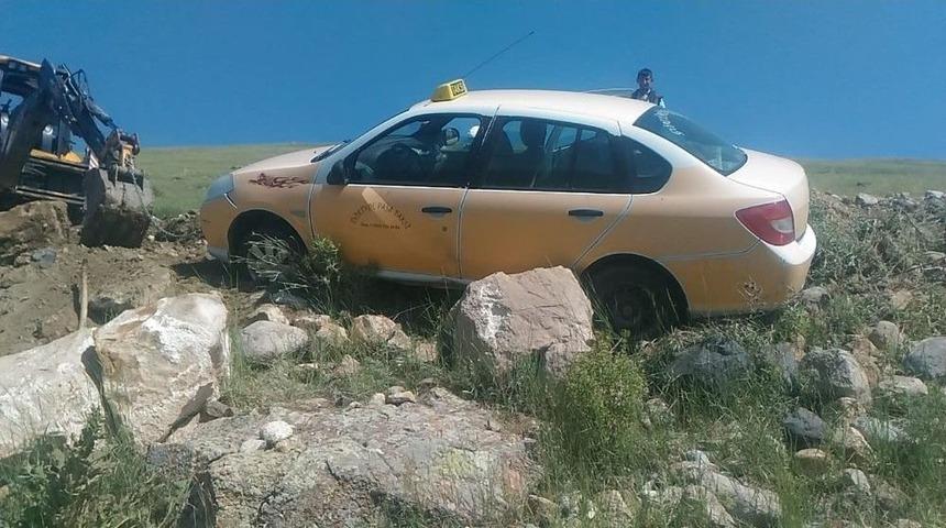 Ticari Ara&ccedil; Şarampolde Asılı Kaldı