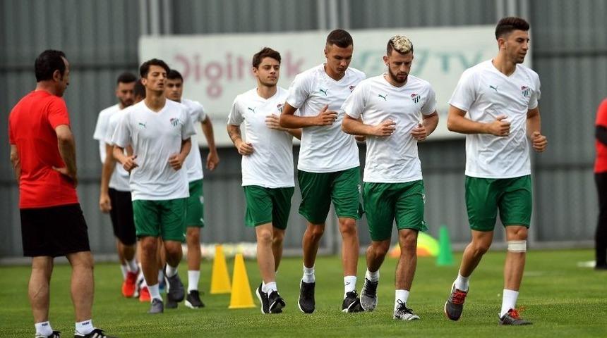 Bursaspor G&uuml;n&uuml;n İlk &Ccedil;alışmasını Ger&ccedil;ekleştirdi
