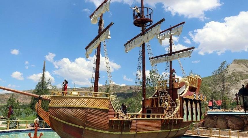 Karayip Korsanları, Sivas&rsquo;a Demir Attı