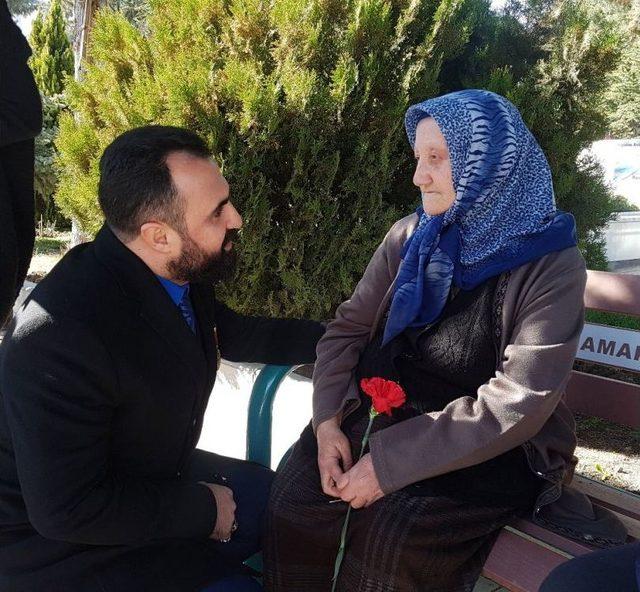Sevgililer G&uuml;n&uuml;&rsquo;nde Şehitlere Duygusal Ziyaret 2