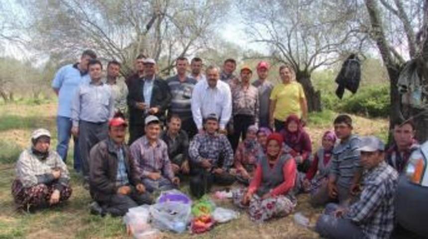 Burhaniye Belediyesinden &Ccedil;ift&ccedil;iye Destek