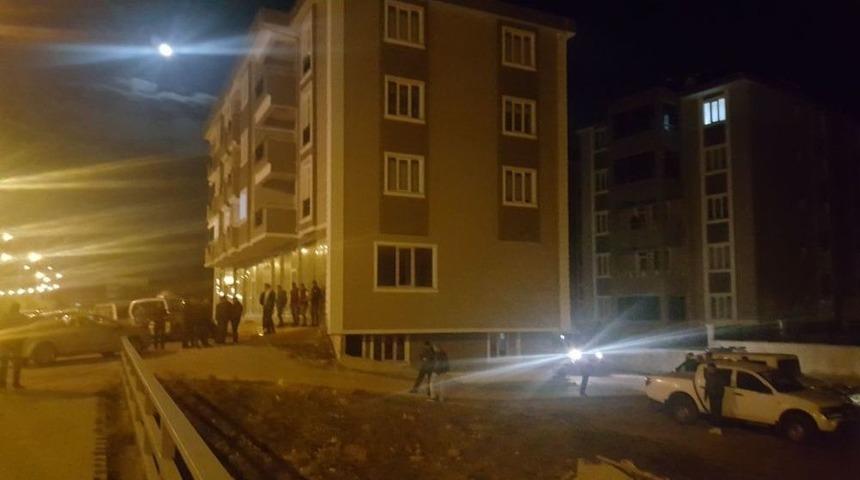 Uzman &Ccedil;avuş Kız Arkadaşı İle Tartıştığı Sırada İntihar Etti