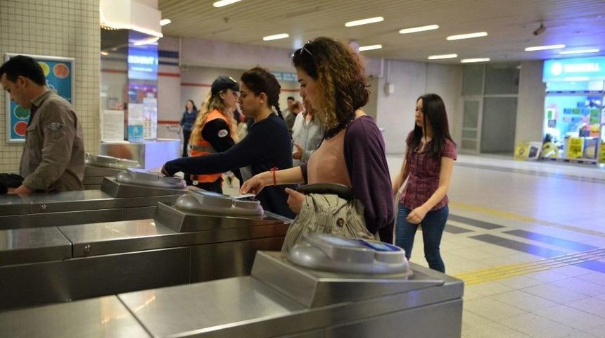 İzmir&rsquo;de Toplu Ulaşıma Sınav Ayarı