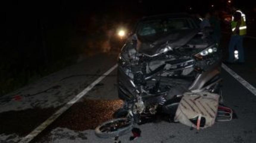 Motosikletle Otomobil &Ccedil;arpıştı: 1 &Ouml;l&uuml;