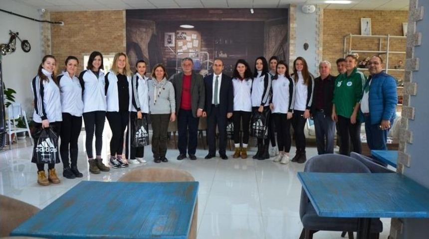 Kaymakam Can’dan, Çiçeklidedespor Voleybol Takımına Kahvaltı