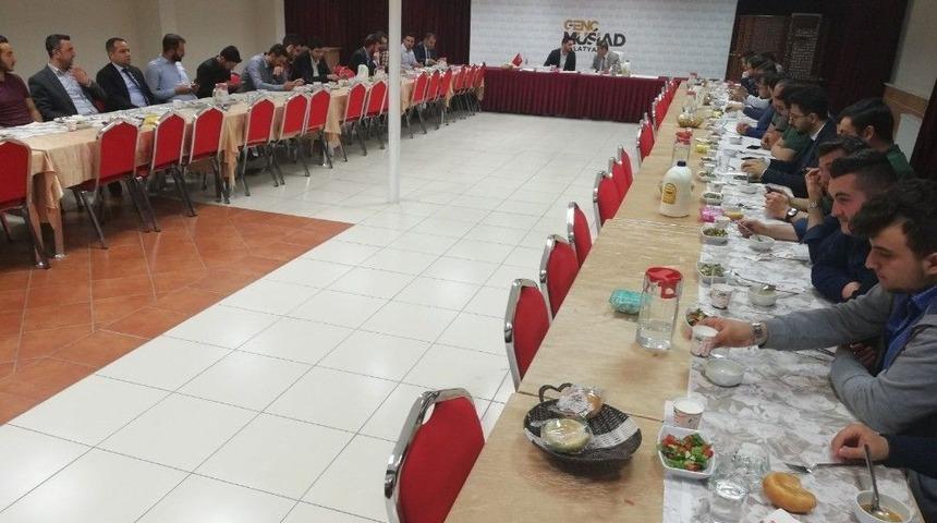 Tun&ccedil;, Gen&ccedil; M&uuml;sd Akademiye Konuk Oldu