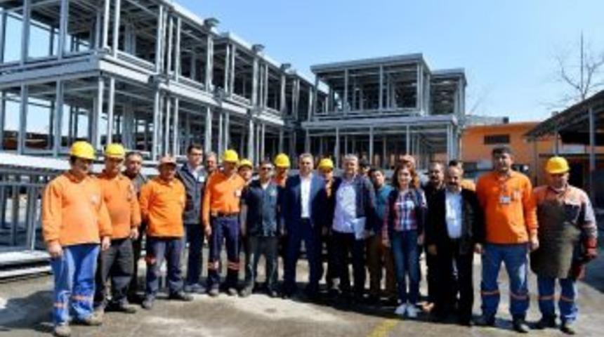 Muratpaşa, &Uuml;rettiği &Ccedil;&ouml;p Konteynerlerini Belediyelere Satıyor