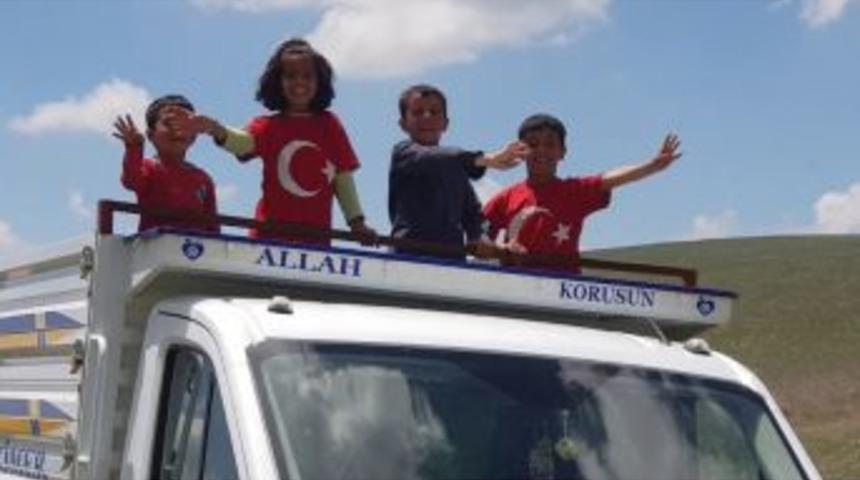 Se&ccedil;im Sevincini Yaylada Kendilerine &Ouml;zg&uuml; Şarkıyla Kutladılar