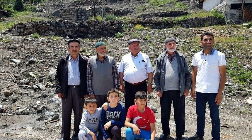 8 Evin Yandığı Ve 1 Kişinin Hayatını Kaybettiği K&ouml;yde Vatandaşlar Dertli