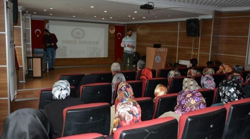 Usta &Ouml;ğretici Ve Kursiyerlere Uyuşturucunun Zararları Anlatıldı