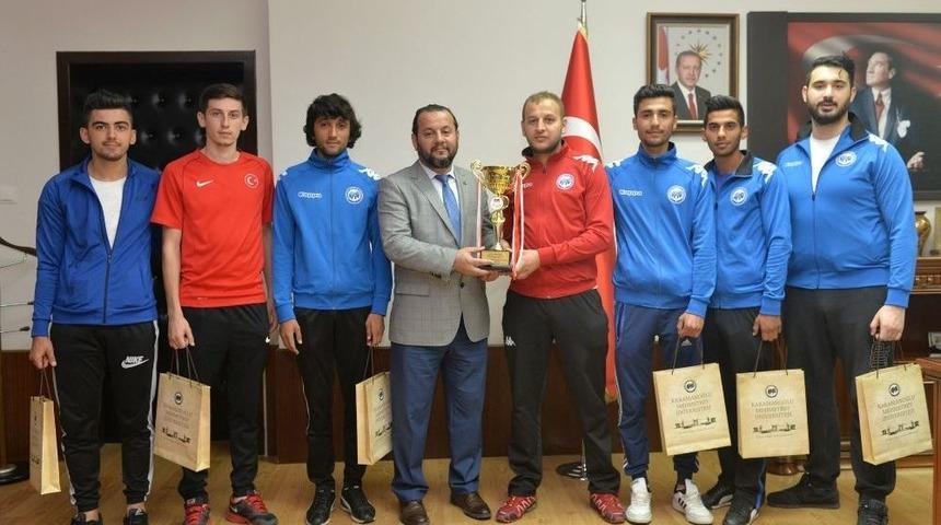 Km&uuml; Rekt&ouml;r&uuml; Akg&uuml;l, T&uuml;rkiye İkincisi Tekvando Takımını Kabul Etti