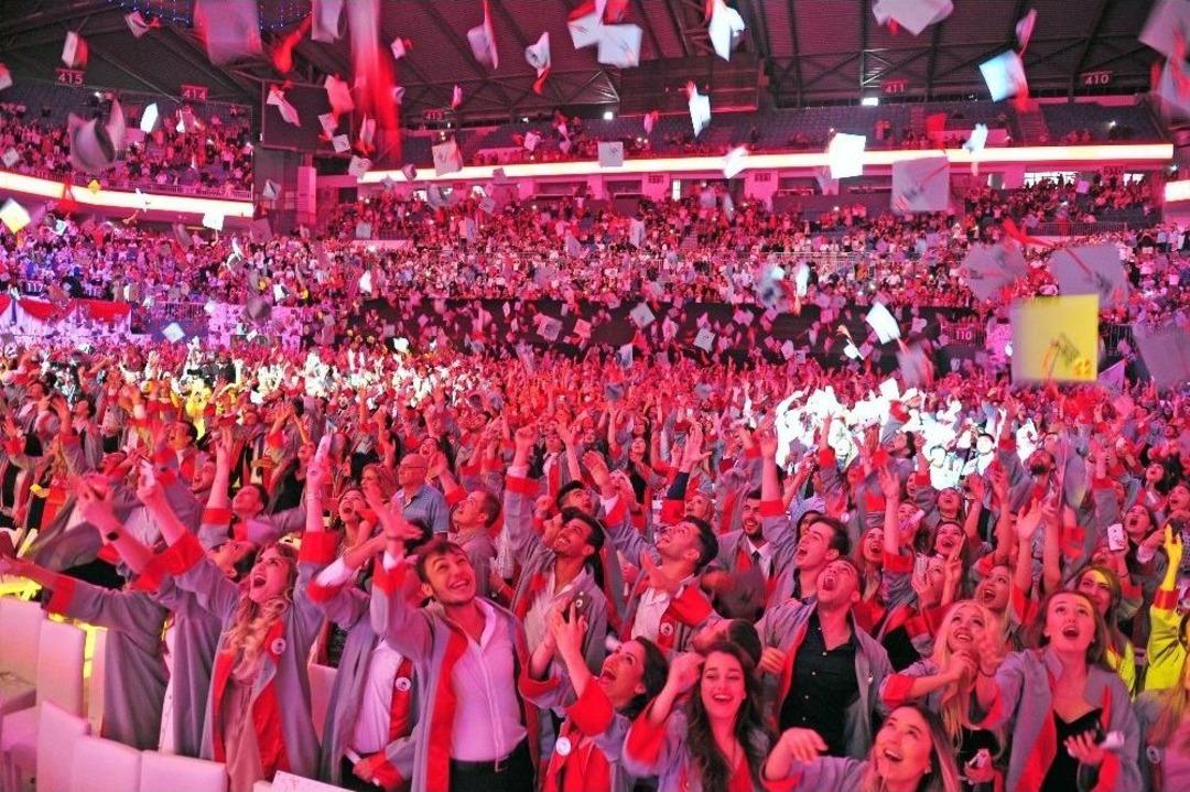 İk&uuml; 20. D&ouml;nem Mezunlarını Uğurladı