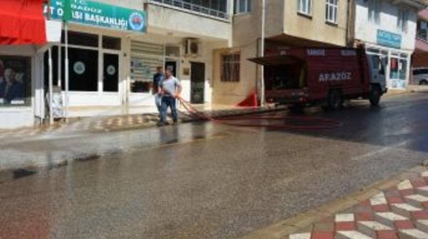 Kabad&uuml;z Belediyesince Cadde Ve Sokaklar Yıkanıyor