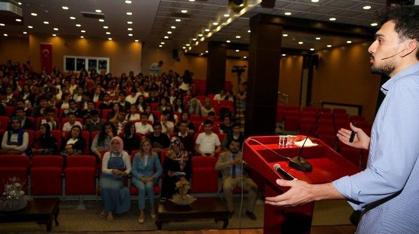 Sincan&rsquo;da &Ouml;ğrencilere G&uuml;venli İnternet Eğitimi