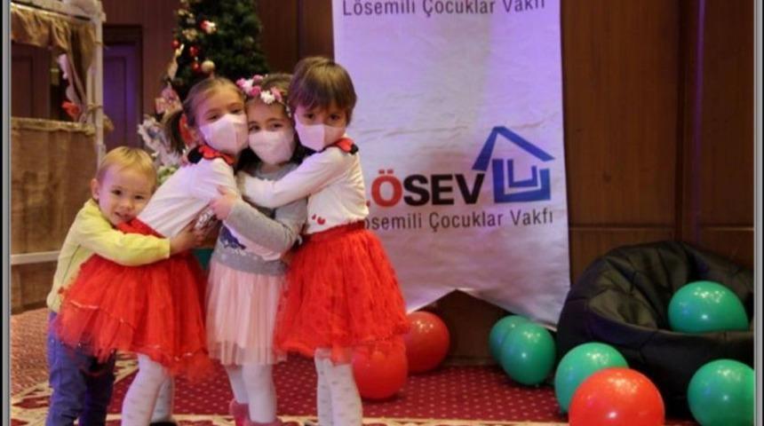 D&uuml;nyada Her Yıl 300 Bin &Ccedil;ocuk Kanser Oluyor