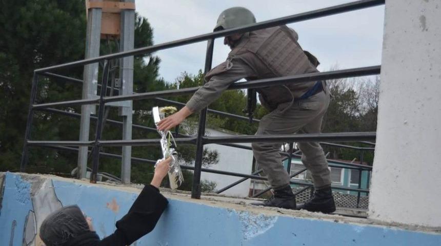 Kozlu&rsquo;da Mehmet&ccedil;iklere 14 Şubat S&uuml;rprizi