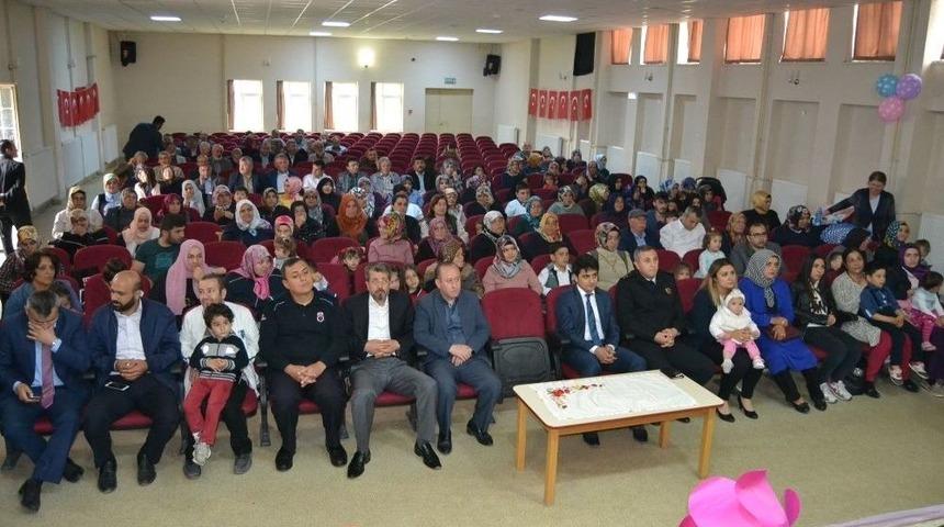 Kur&rsquo;an Kursu &Ouml;ğrencilerinden Yıl Sonu G&ouml;sterisi