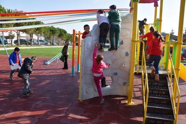 Süleymanpaşa Çocuk Kulübü Çocukların Gelişimlerine Katkı Sağlıyor