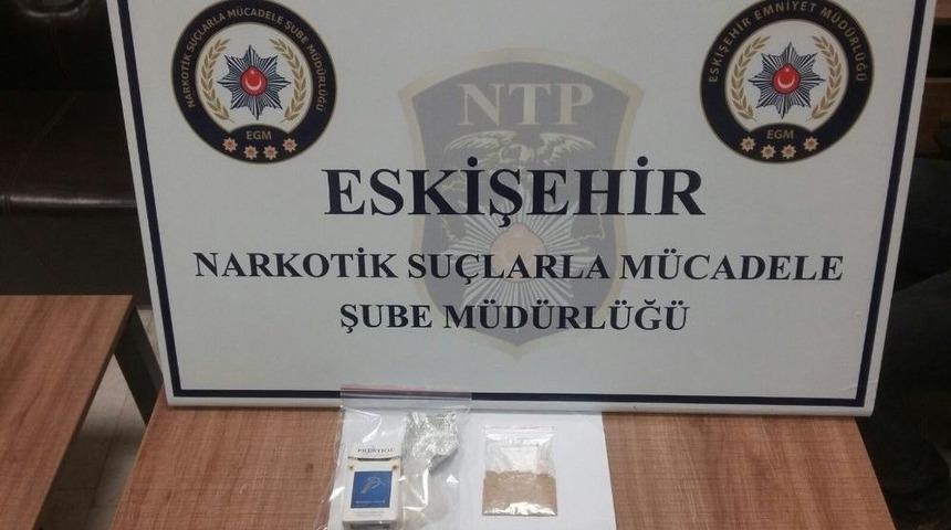 &Uuml;zerlerindeki Uyuşturucu Maddeler İle Yakalandılar