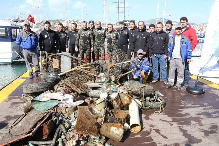 Dalgıçlar Deniz Dibinde Mehmetçik Pankartı Açtı G2