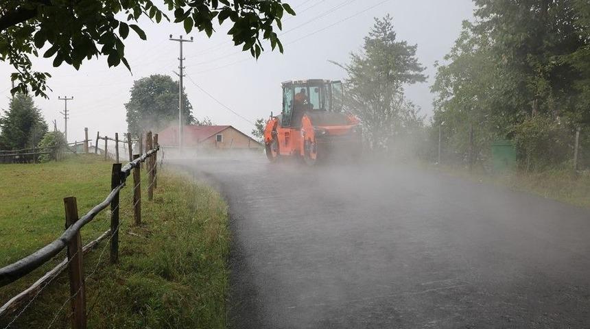 Akyazı Merkez Yenik&ouml;y Asfaltla Buluşuyor
