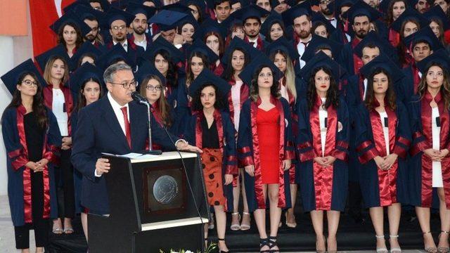 Meü’de Tıp Öğrencilerinin Mezuniyet Coşkusu