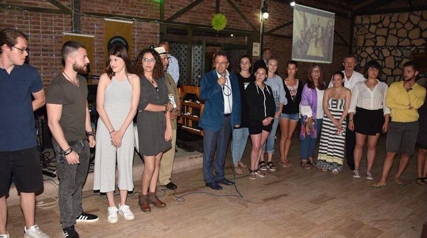 Konuk &Ouml;ğrencilere Katılım Belgeleri Verildi