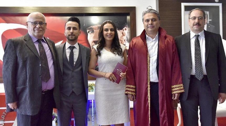 Başkan Uysal, Sevgililer Günü’nde Nikah Kıydı